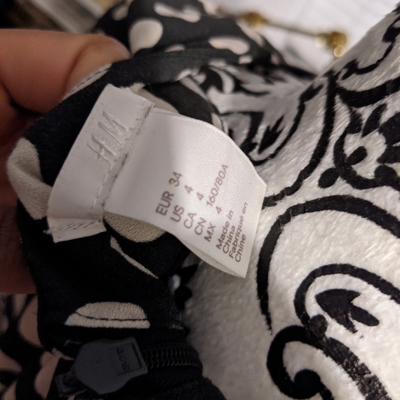 🔥3/$30🔥H&M Polka dot shift dress - sz 4 - Picture 2 of 8